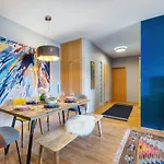 Stylish And Colorful With Balcony In Center Budapešť