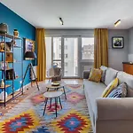 Stylish And Colorful With Balcony In Center *