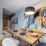 Stylish And Colorful With Balcony In Center Budapešť