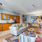 Stylish And Colorful With Balcony In Center * Budapešť