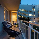 Stylish And Colorful With Balcony In Center Apartmán *
