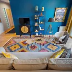 Stylish And Colorful With Balcony In Center Budapešť