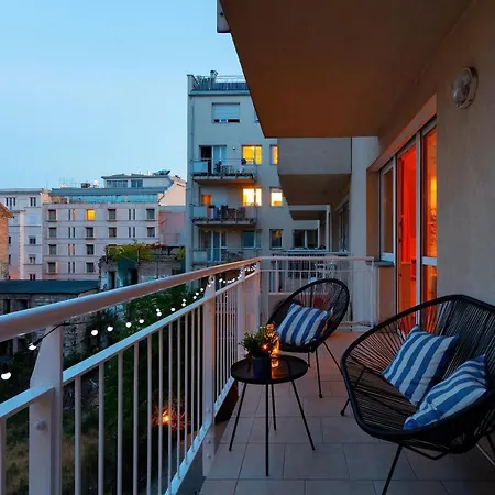 Stylish And Colorful With Balcony In Center * Budapesta
