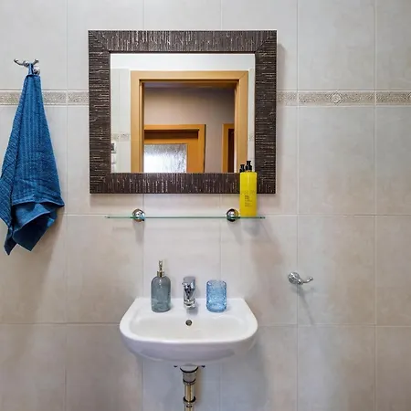 Stylish And Colorful With Balcony Daire