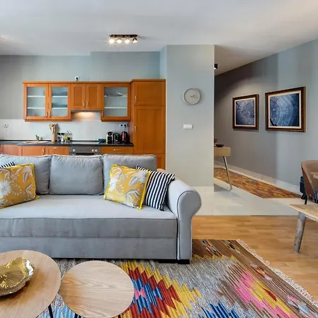 Apartment Stylish And Colorful With Balcony Budapest