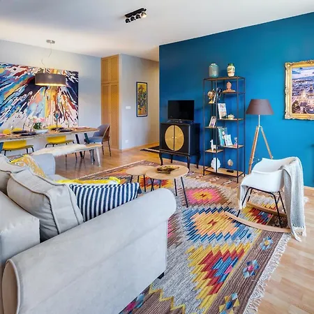 Apartment Stylish And Colorful With Balcony *
