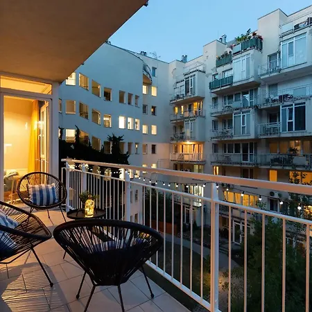 Stylish And Colorful With Balcony In Center